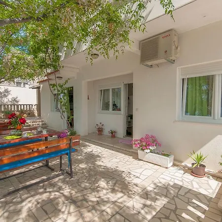 Apartments Zdenka Omis Exterior photo