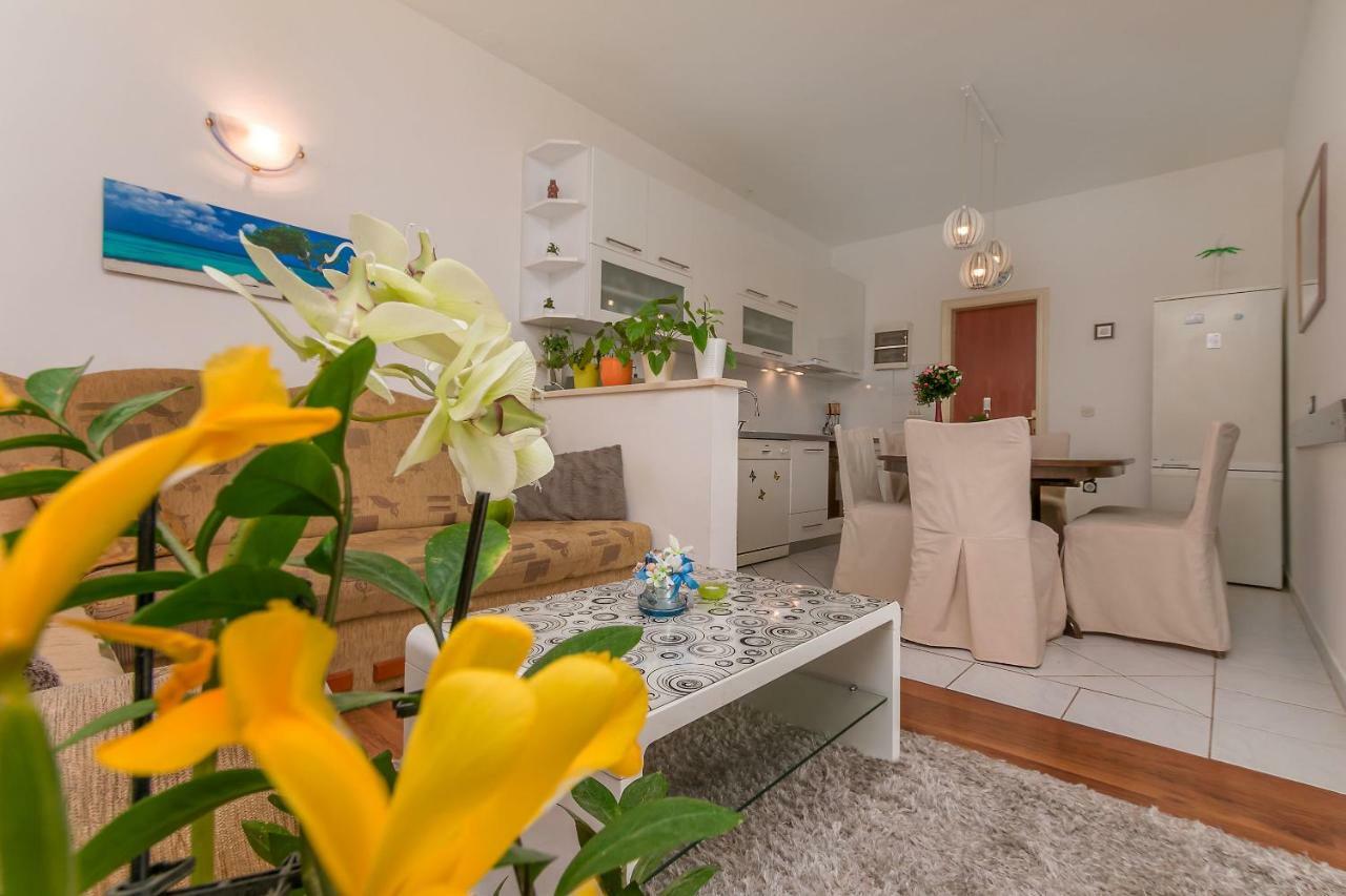 Zdenka Apartment *